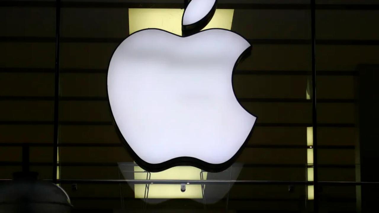 Apple, Biden yönetiminin gönüllü yapay zeka önlemlerine bağlı kalmayı kabul etti